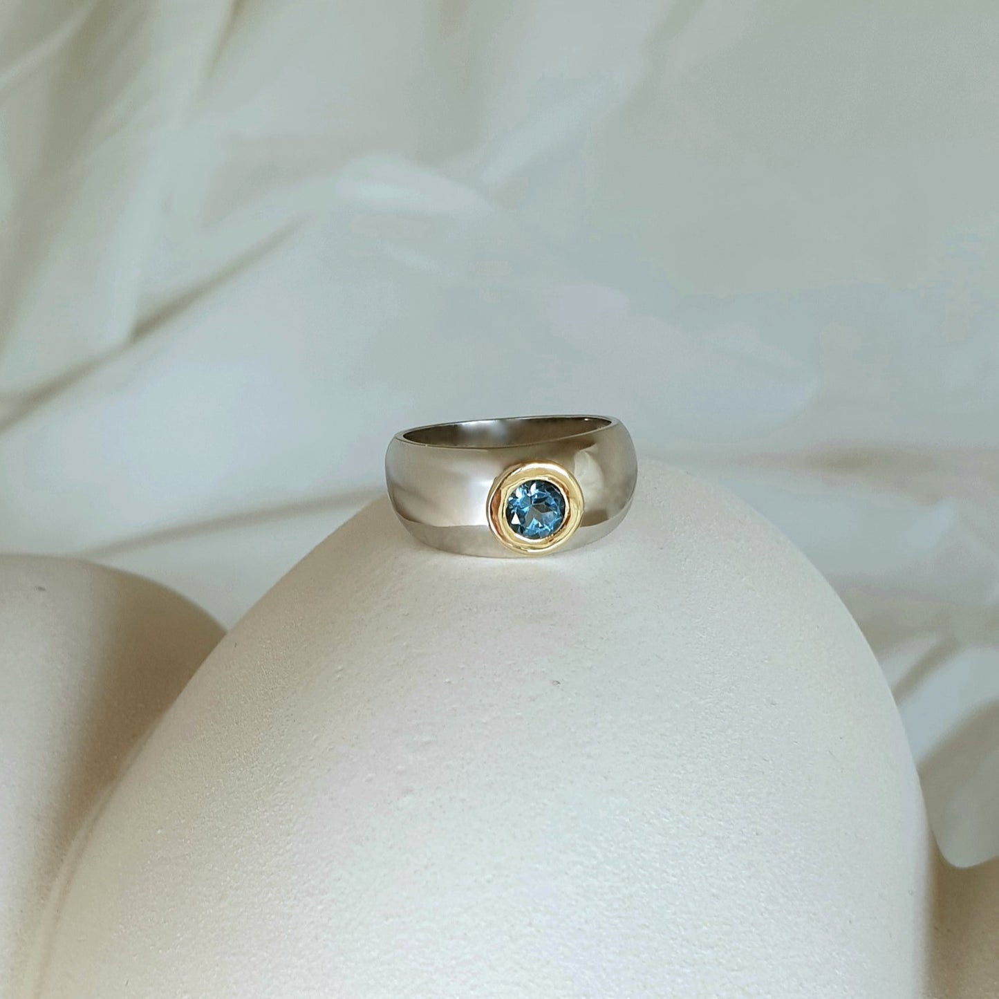 Anillo Liliana
