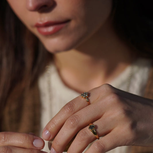 Anillo Carmiña de oro y diamantes éticos, fabricado por LA MUSA JOYAS.