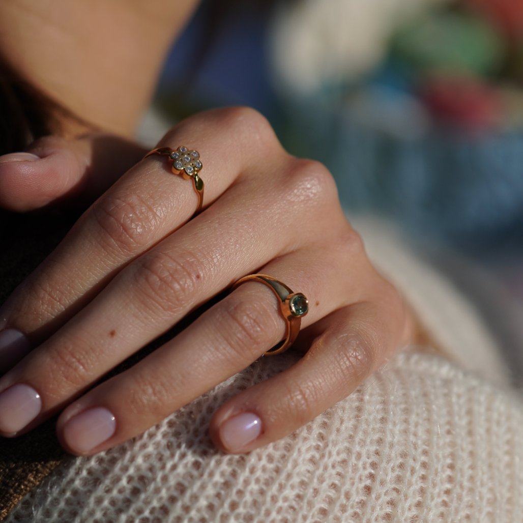 Anillo Carmiña, rosetón de oro y diamantes.