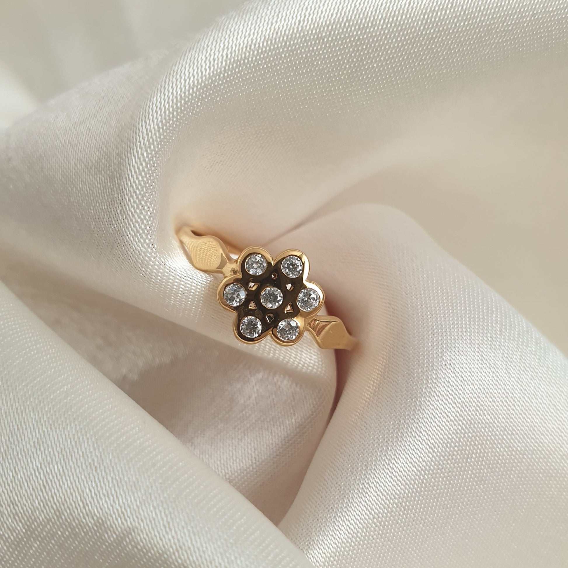 Anillo Carmiña de oro amarillo y diamantes
