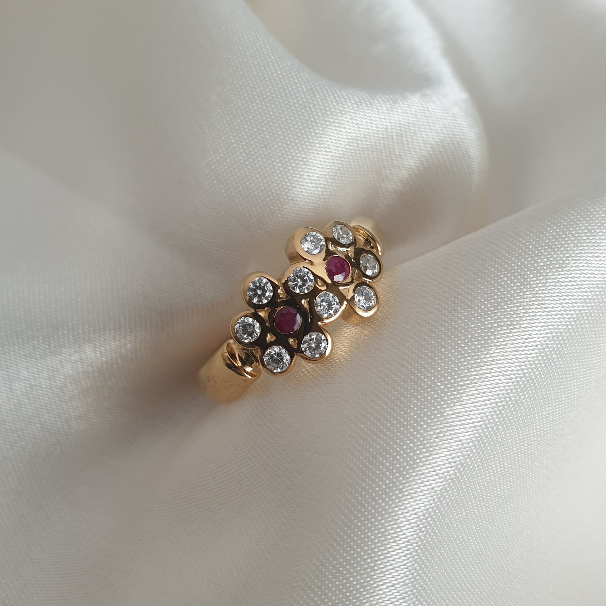 Anillo Caterina de oro con esmeraldas