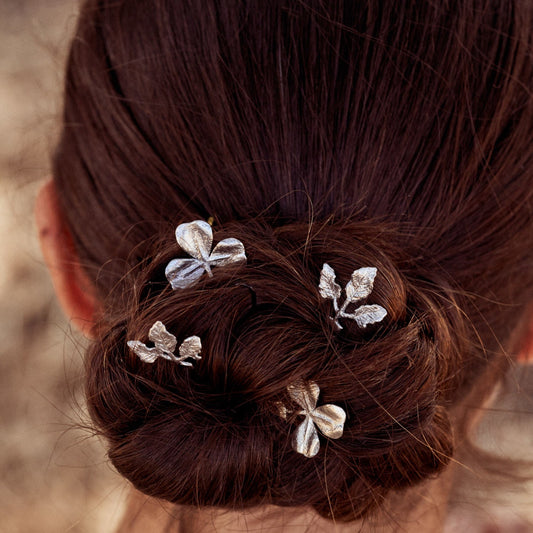 Recogido de mujer adornado con Horquillas Clover